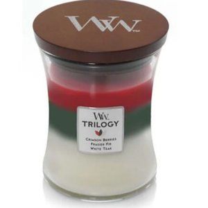 WOODWICK TRILOGY WINTER GARLAND MEDIUM 9.7 OZ HOURGLASS-CRIMSON BERRIES FRASIER